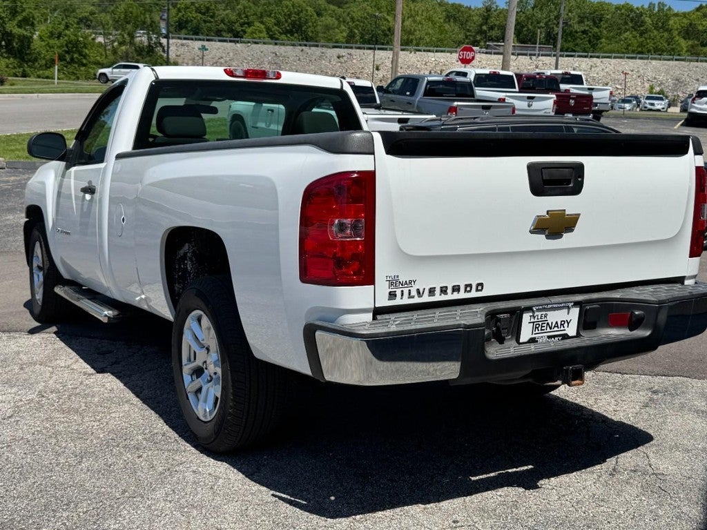 2013 Chevrolet Silverado 1500 2WD Reg Cab 133.0" Work Truck