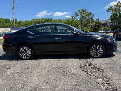 2024 Nissan Altima 2.5 SV Sedan