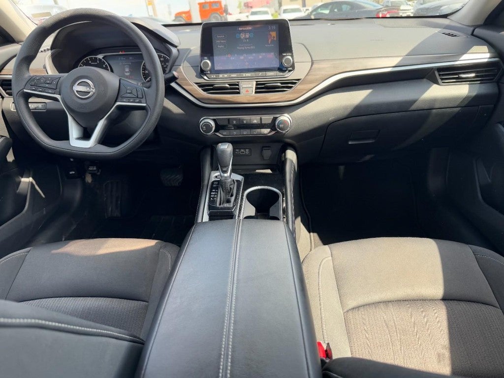 2023 Nissan Altima 2.5 SV Sedan