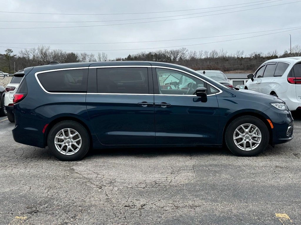 2025 Chrysler Pacifica Select FWD