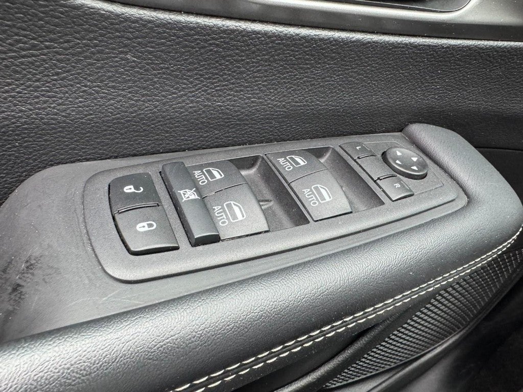 2025 Chrysler Pacifica Select FWD