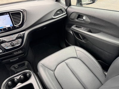 2025 Chrysler Pacifica Select FWD