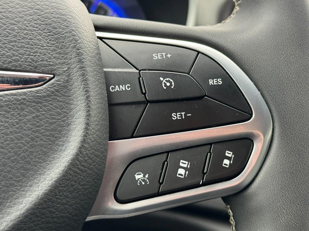 2025 Chrysler Pacifica Select FWD