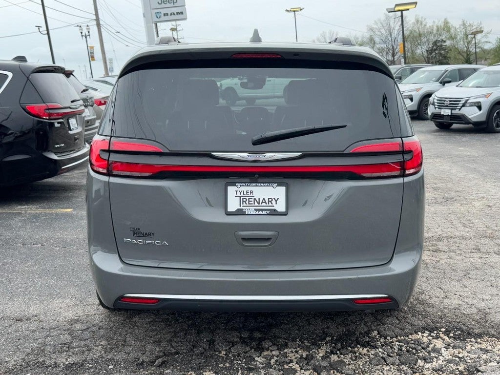 2022 Chrysler Pacifica Touring L FWD