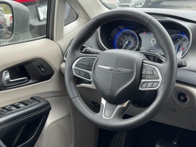 2022 Chrysler Pacifica Touring L FWD