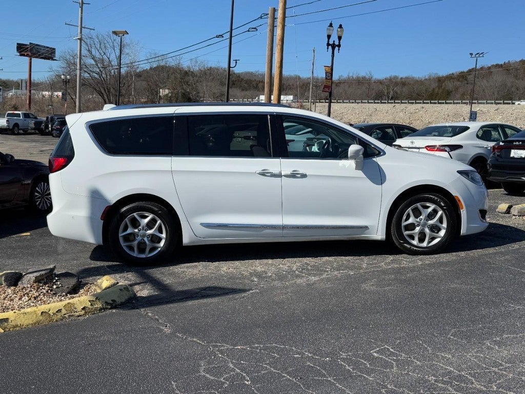 2017 Chrysler Pacifica Touring-L Plus FWD