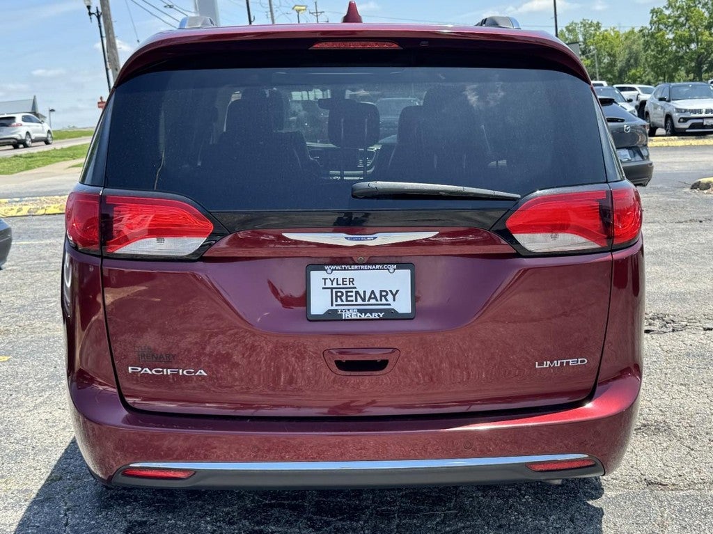 2018 Chrysler Pacifica Limited FWD