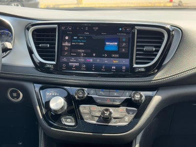 2025 Chrysler Pacifica Limited FWD