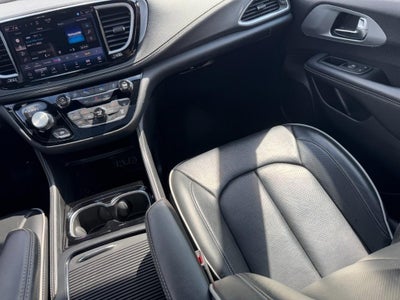 2025 Chrysler Pacifica Limited FWD