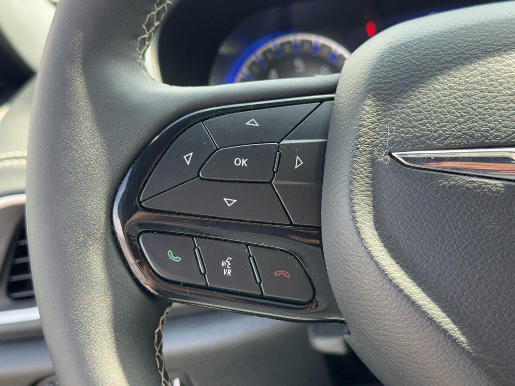 2025 Chrysler Pacifica Limited FWD