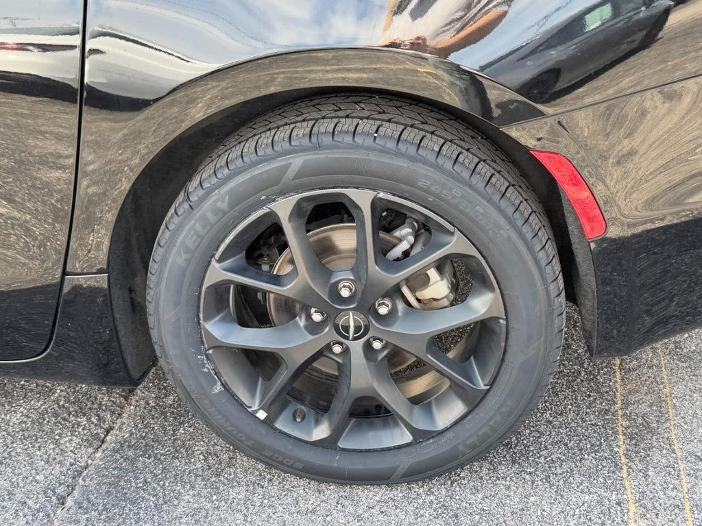 2025 Chrysler Pacifica Limited FWD