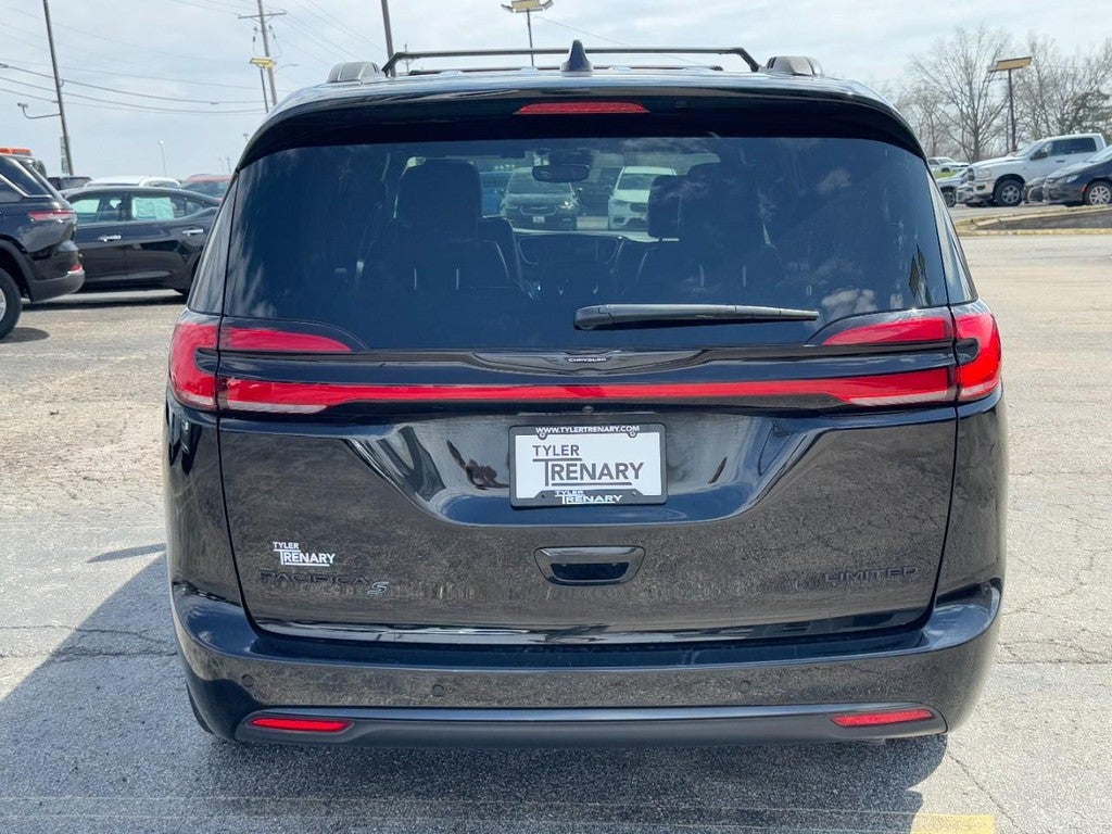 2025 Chrysler Pacifica Limited FWD