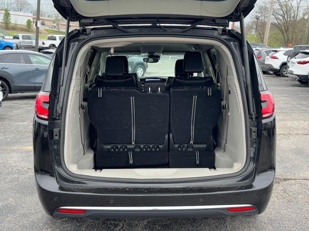 2023 Chrysler Pacifica Hybrid Touring L FWD