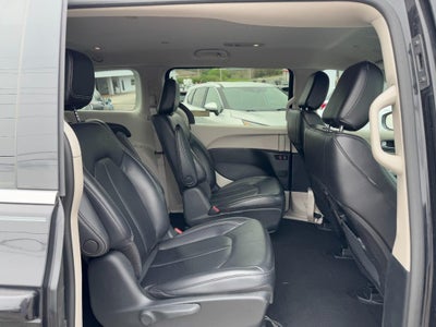 2023 Chrysler Pacifica Hybrid Touring L FWD