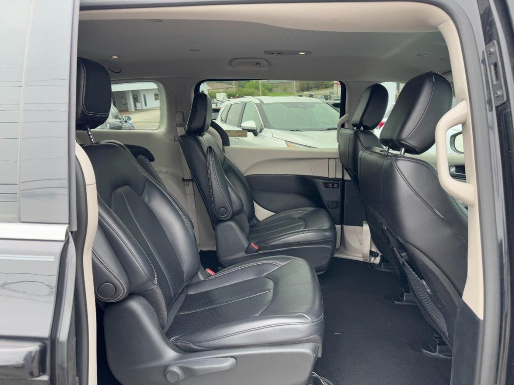 2023 Chrysler Pacifica Hybrid Touring L FWD