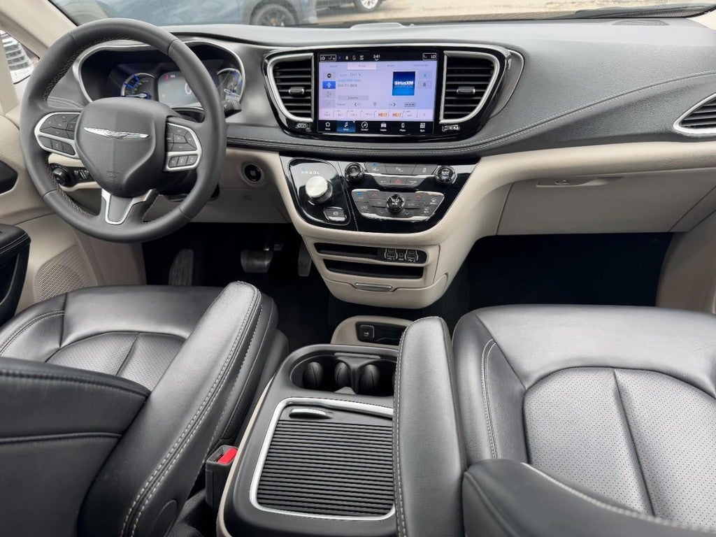 2023 Chrysler Pacifica Hybrid Touring L FWD