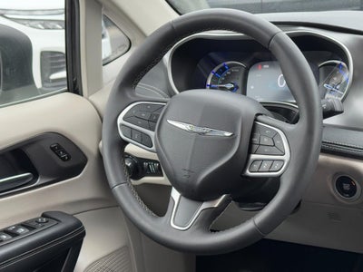 2023 Chrysler Pacifica Hybrid Touring L FWD