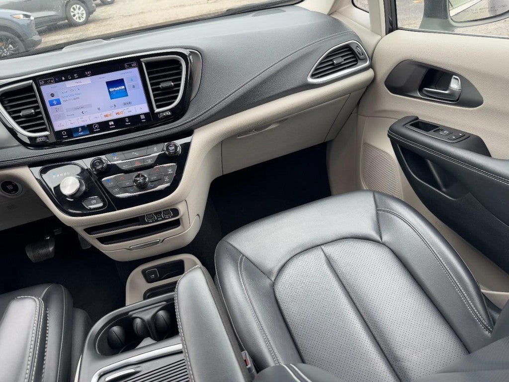 2023 Chrysler Pacifica Hybrid Touring L FWD