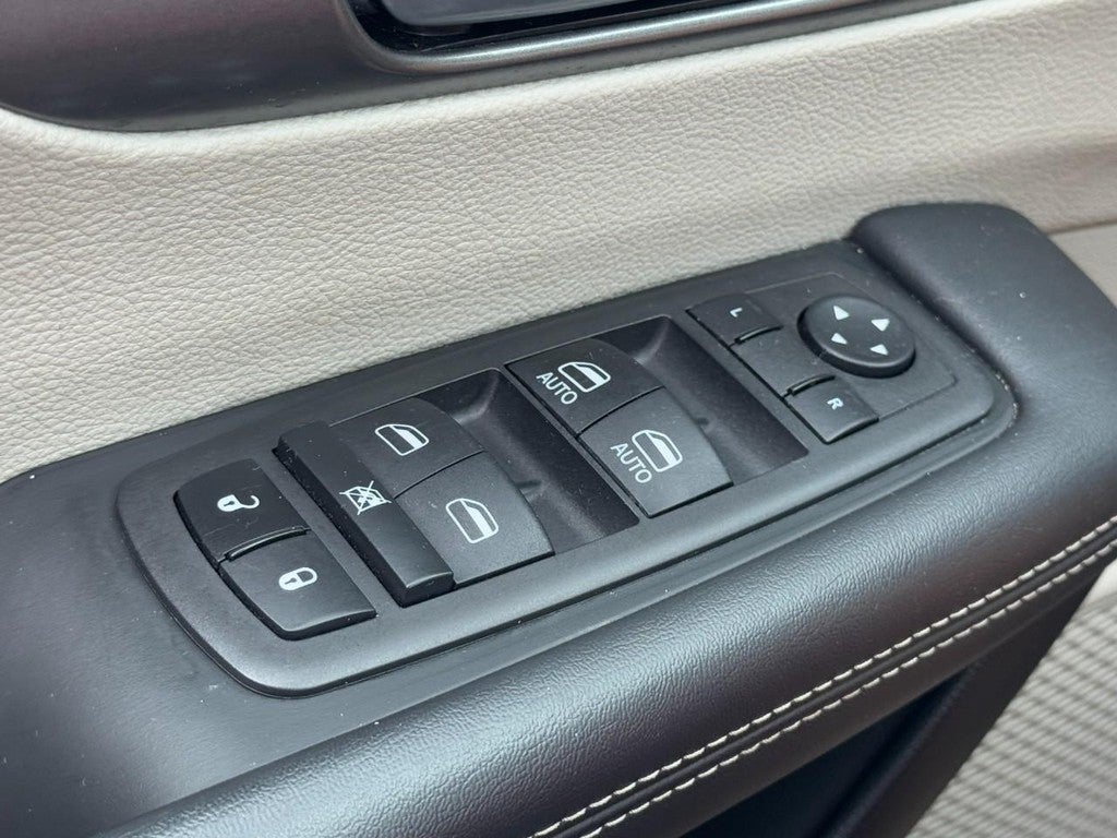 2023 Chrysler Pacifica Hybrid Touring L FWD