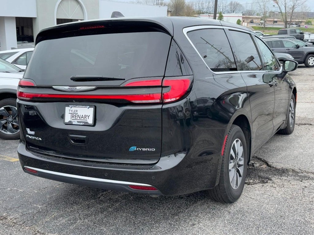 2023 Chrysler Pacifica Hybrid Touring L FWD