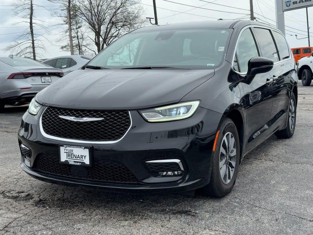 2023 Chrysler Pacifica Hybrid Touring L FWD