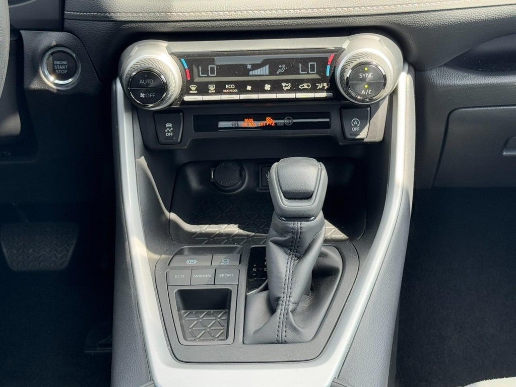 2025 Toyota RAV4 XLE FWD (Natl)