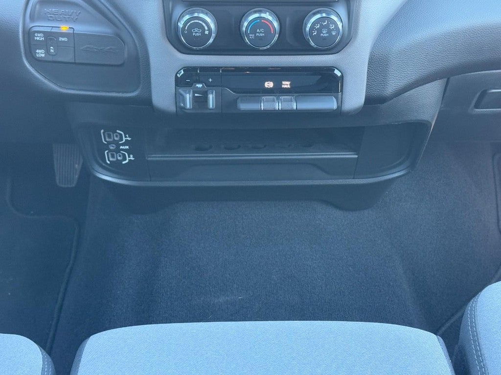 2024 RAM 2500 Big Horn 4x4 Crew Cab 6'4" Box