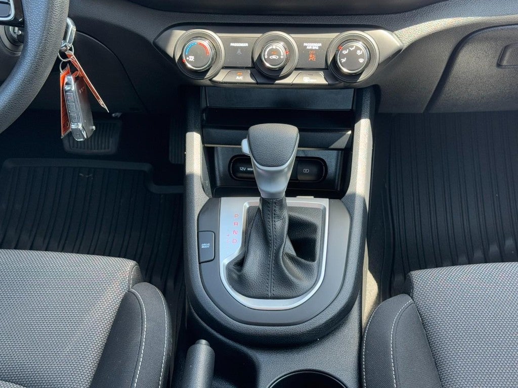 2024 Kia Forte LXS IVT