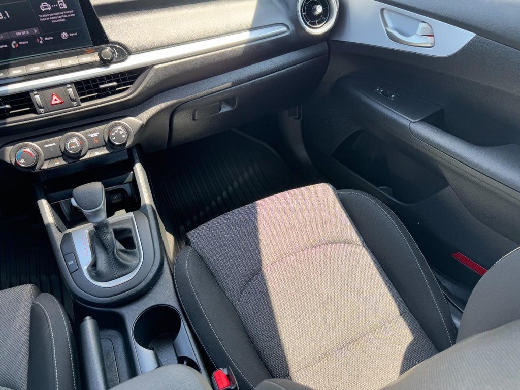 2024 Kia Forte LXS IVT