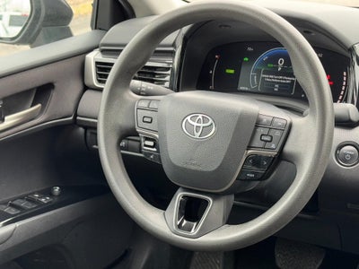 2025 Toyota Camry LE (Natl)