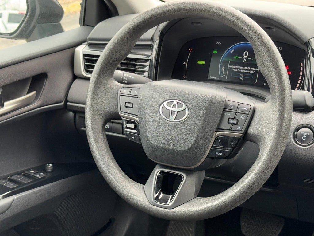 2025 Toyota Camry LE (Natl)