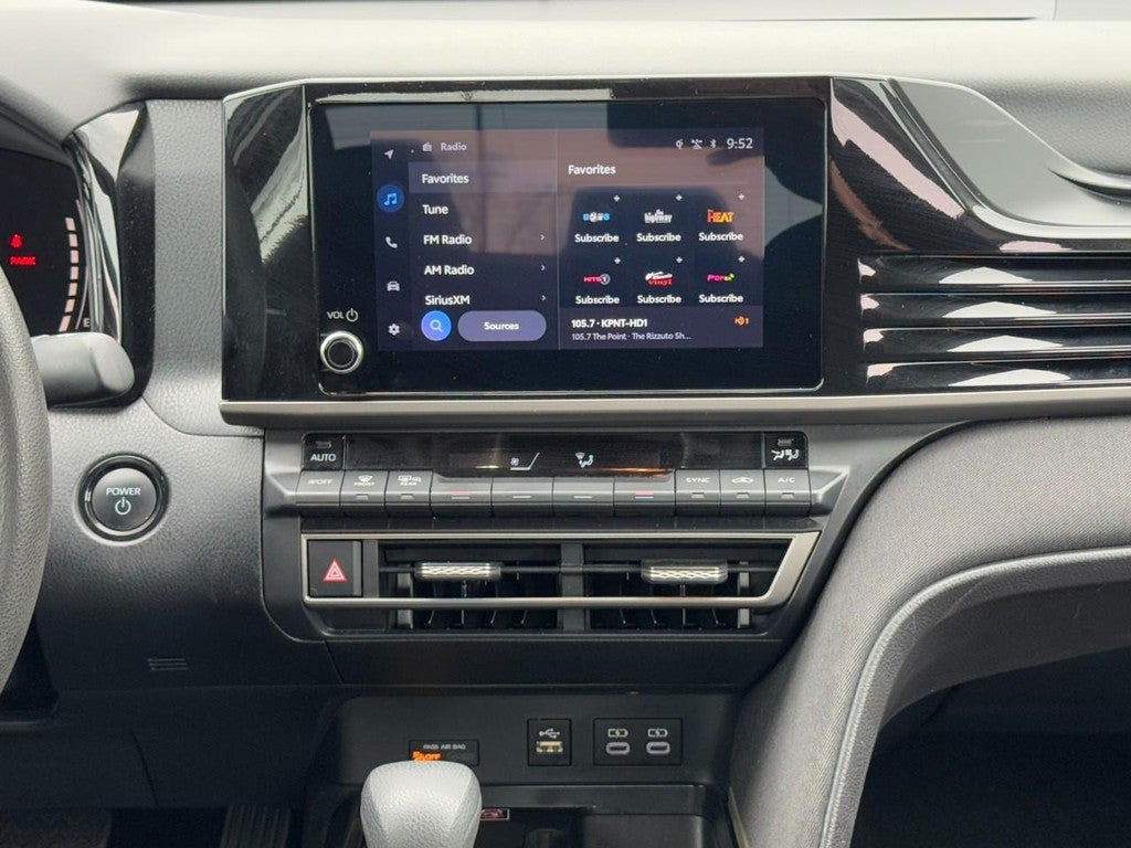 2025 Toyota Camry LE (Natl)