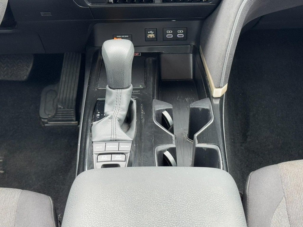 2025 Toyota Camry LE (Natl)