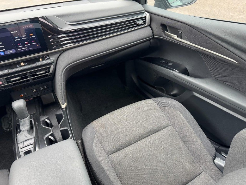 2025 Toyota Camry LE (Natl)