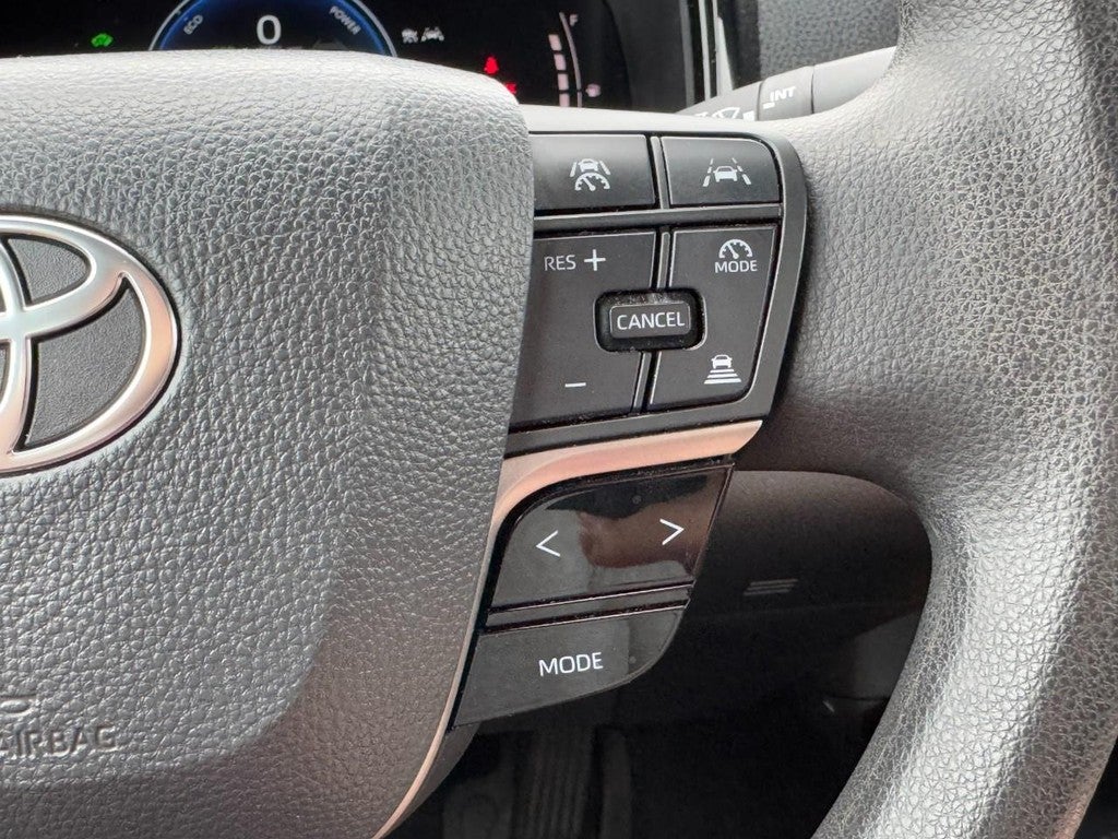 2025 Toyota Camry LE (Natl)