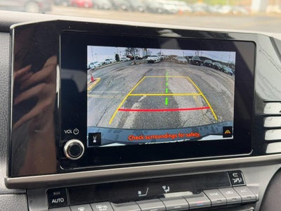 2025 Toyota Camry LE (Natl)