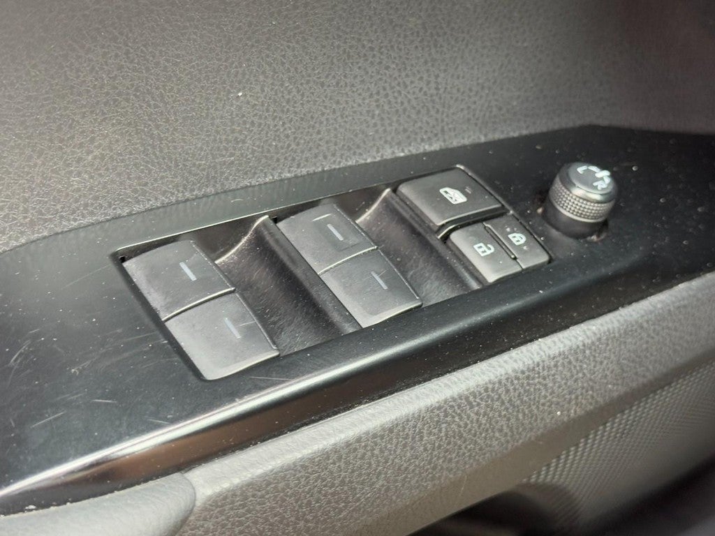 2025 Toyota Camry LE (Natl)