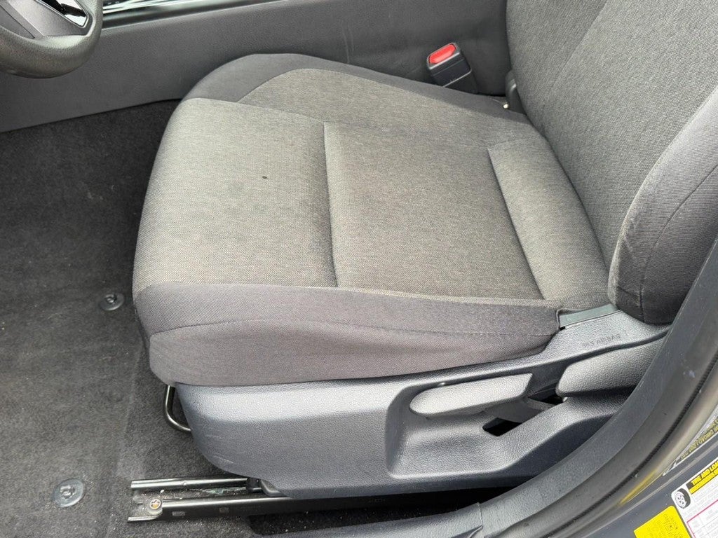 2025 Toyota Camry LE (Natl)