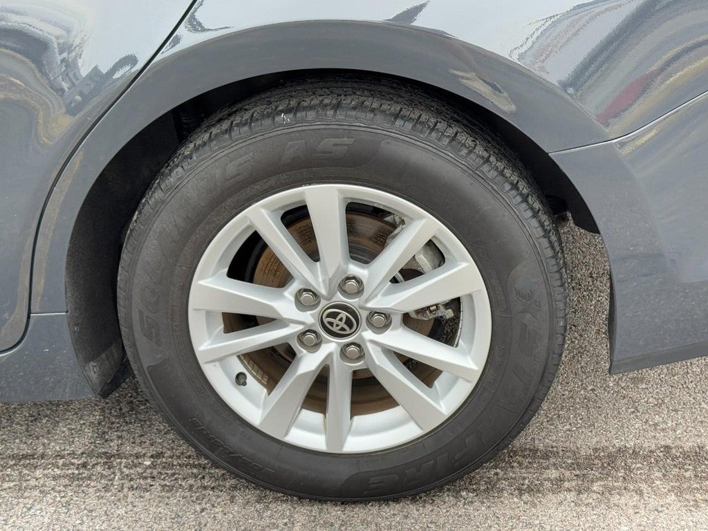 2025 Toyota Camry LE (Natl)