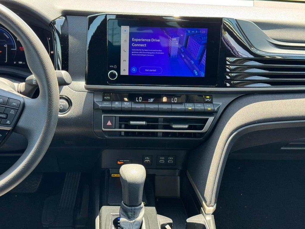 2025 Toyota Camry LE (Natl)