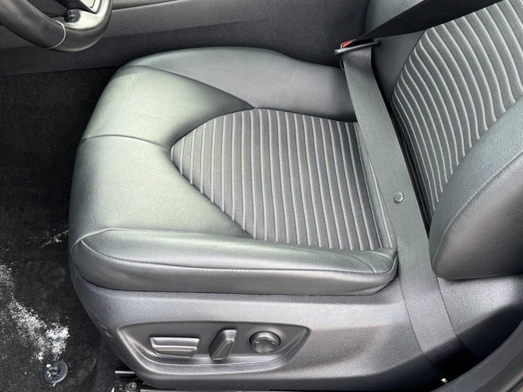 2023 Toyota Camry SE Auto (Natl)