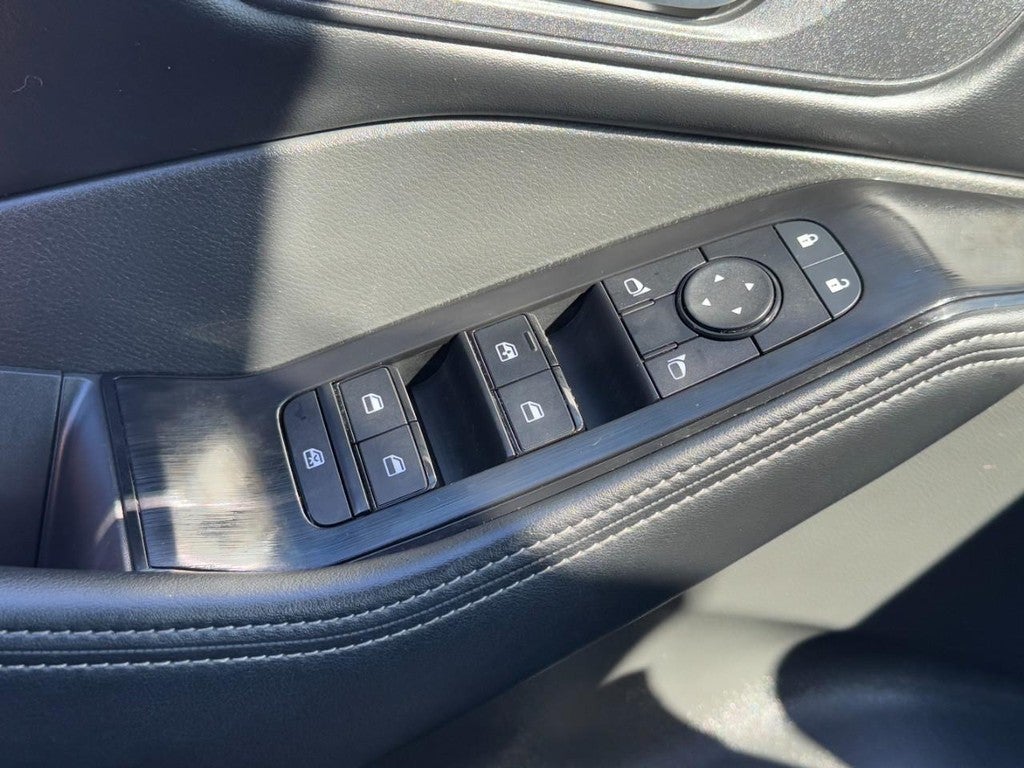 2025 Nissan Rogue AWD SV