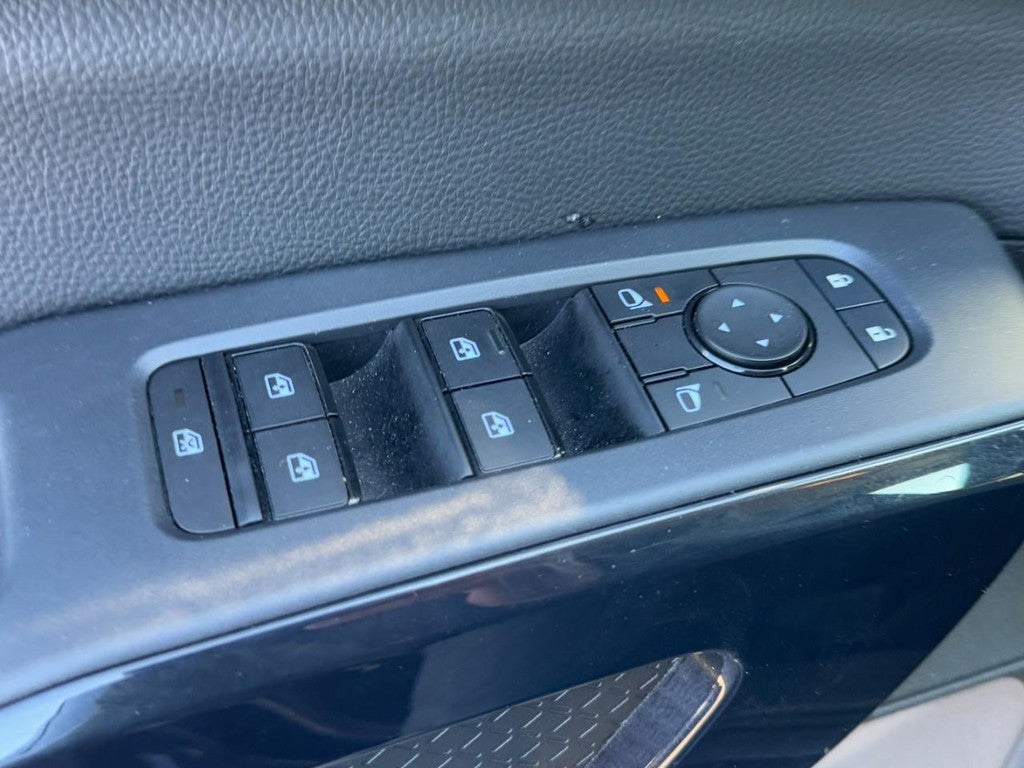 2025 Nissan Pathfinder SV 2WD