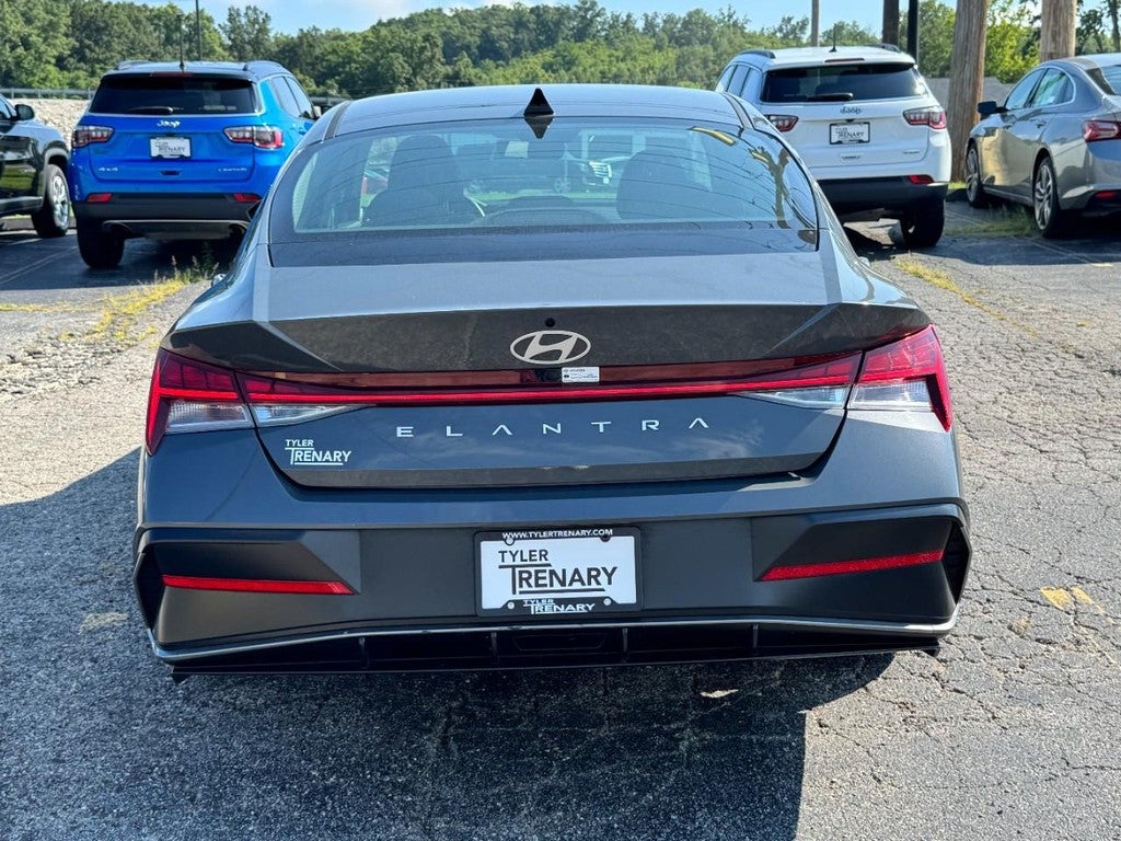 2025 Hyundai Elantra SEL Convenience IVT