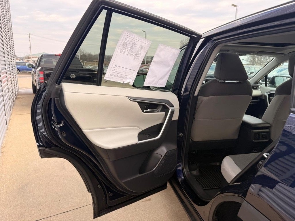 2022 Toyota RAV4 Hybrid XLE