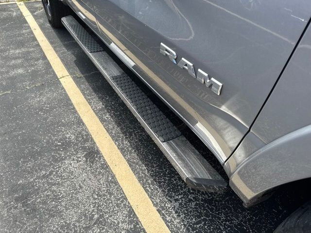 2019 RAM 1500 4WD Laramie Crew Cab