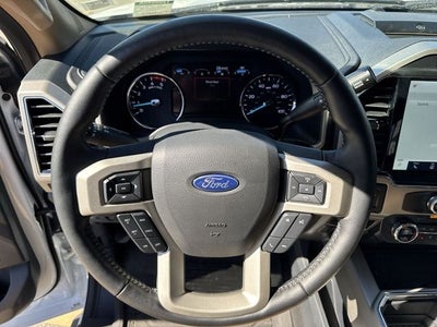 2022 Ford Super Duty F-350 DRW LARIAT 4WD Crew Cab 8' Box