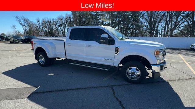 2022 Ford Super Duty F-350 DRW LARIAT 4WD Crew Cab 8' Box