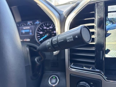 2022 Ford Super Duty F-350 DRW LARIAT 4WD Crew Cab 8' Box