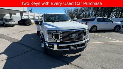 2022 Ford Super Duty F-350 DRW LARIAT 4WD Crew Cab 8' Box